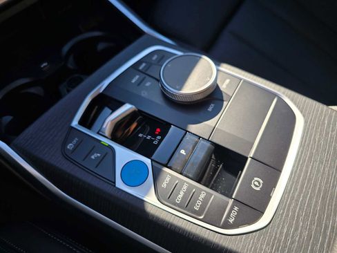 Used 2025 BMW i4 eDrive40 image 31