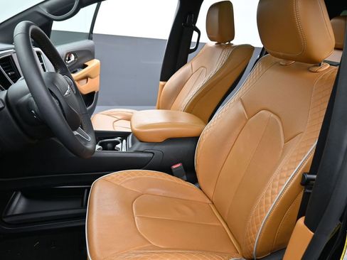 Used 2023 Chrysler Pacifica Pinnacle image 10