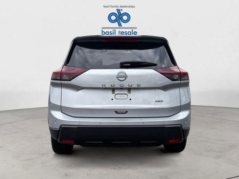 Used 2025 Nissan Rogue SV image 4