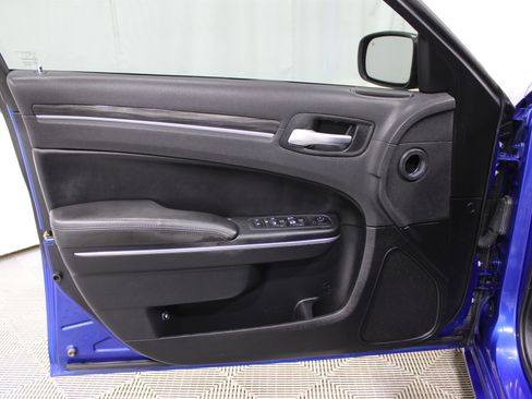 Used 2018 Chrysler 300 Touring w/ Sport Appearance Package image 6