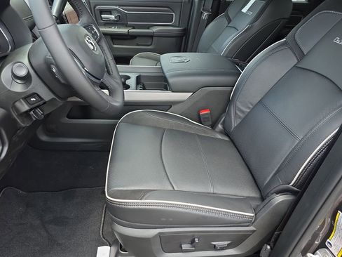 New 2025 RAM 2500 Laramie AWD/4WD image 9