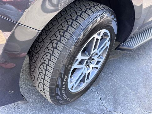 Used 2025 Ford Expedition Active image 17