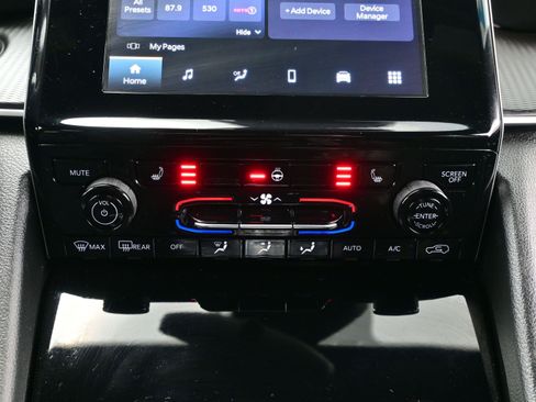 Used 2024 Jeep Grand Cherokee Altitude image 21