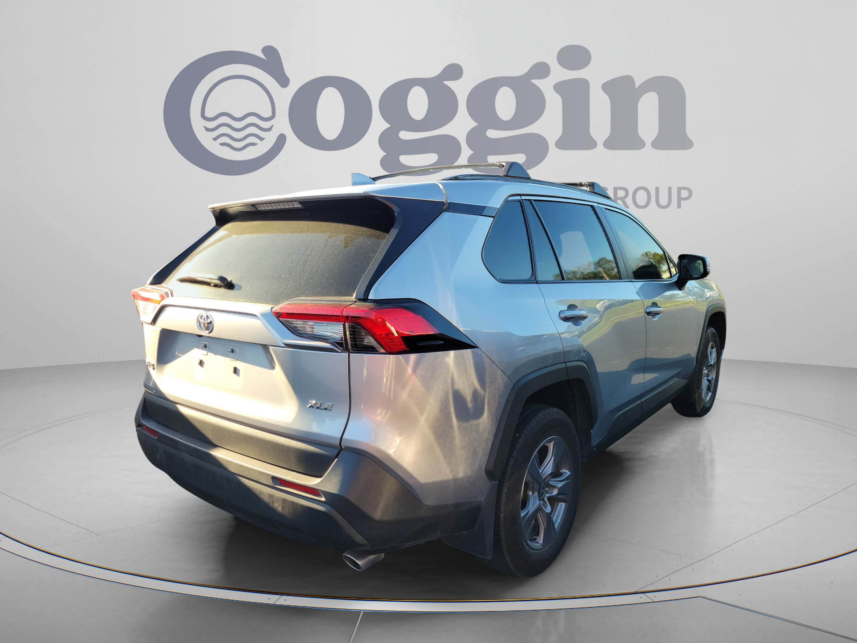 Used 2025 Toyota RAV4 XLE w/ Convenience Package FWD image 5