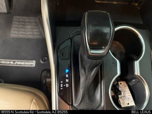 Used 2020 Toyota Highlander XLE FWD image 28