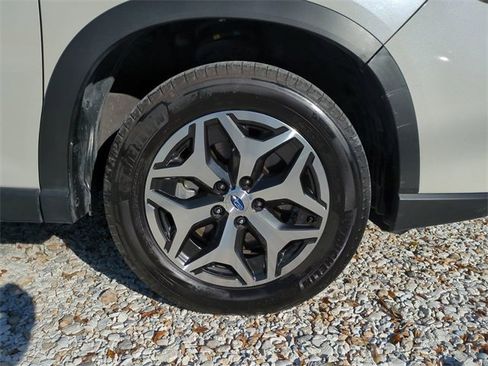 Used 2019 Subaru Forester Premium image 11