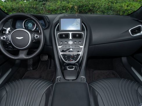 Used 2022 Aston Martin DB11 Volante RWD image 21