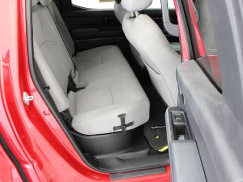 Used 2024 Toyota Tacoma SR5 AWD/4WD image 33