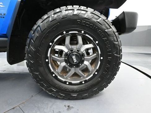 Used 2014 Jeep Wrangler Unlimited Sahara w/ Katzin Premium Leather Group image 15