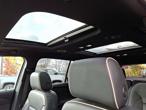 Used 2023 Chevrolet Traverse Premier image 15