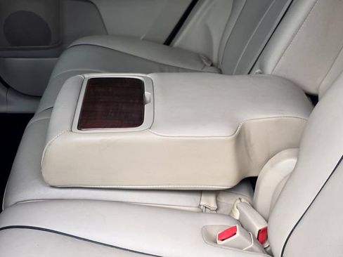 Used 2010 Toyota Venza FWD image 11
