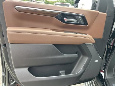 New 2026 Chevrolet Suburban High Country AWD/4WD image 11