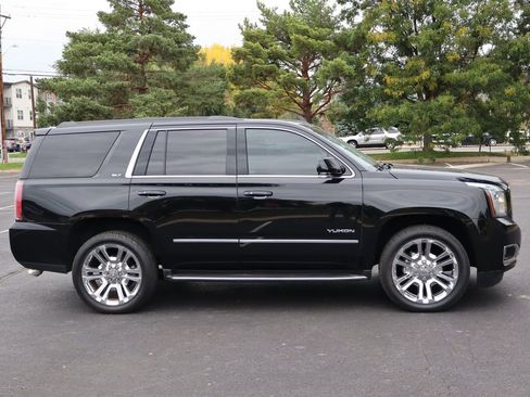 Used 2018 GMC Yukon SLT w/ Premium Edition image 3