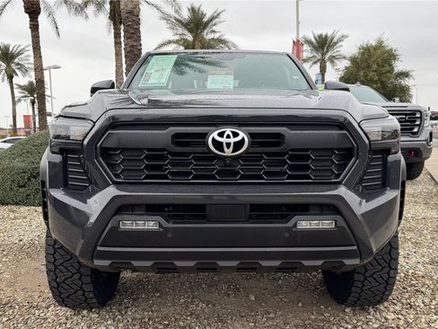 Certified 2025 Toyota Tacoma TRD Off-Road image 2