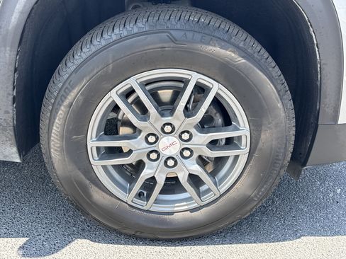 Used 2025 GMC Acadia Elevation FWD image 12