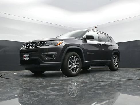 Used 2018 Jeep Compass Latitude w/ Popular Equipment Group AWD/4WD image 31
