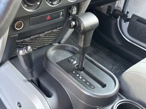 Used 2010 Jeep Wrangler Unlimited Sport image 27