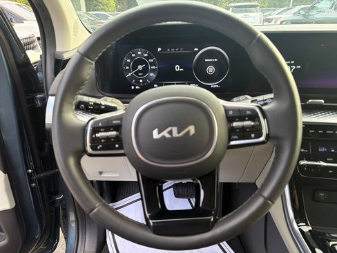 Certified 2024 Kia Carnival SX Prestige FWD image 12