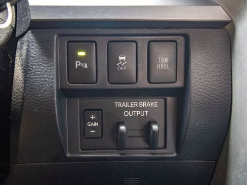 Used 2018 Toyota Tundra Platinum image 41