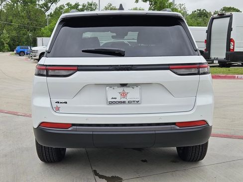 New 2026 Jeep Grand Cherokee Altitude AWD/4WD image 4