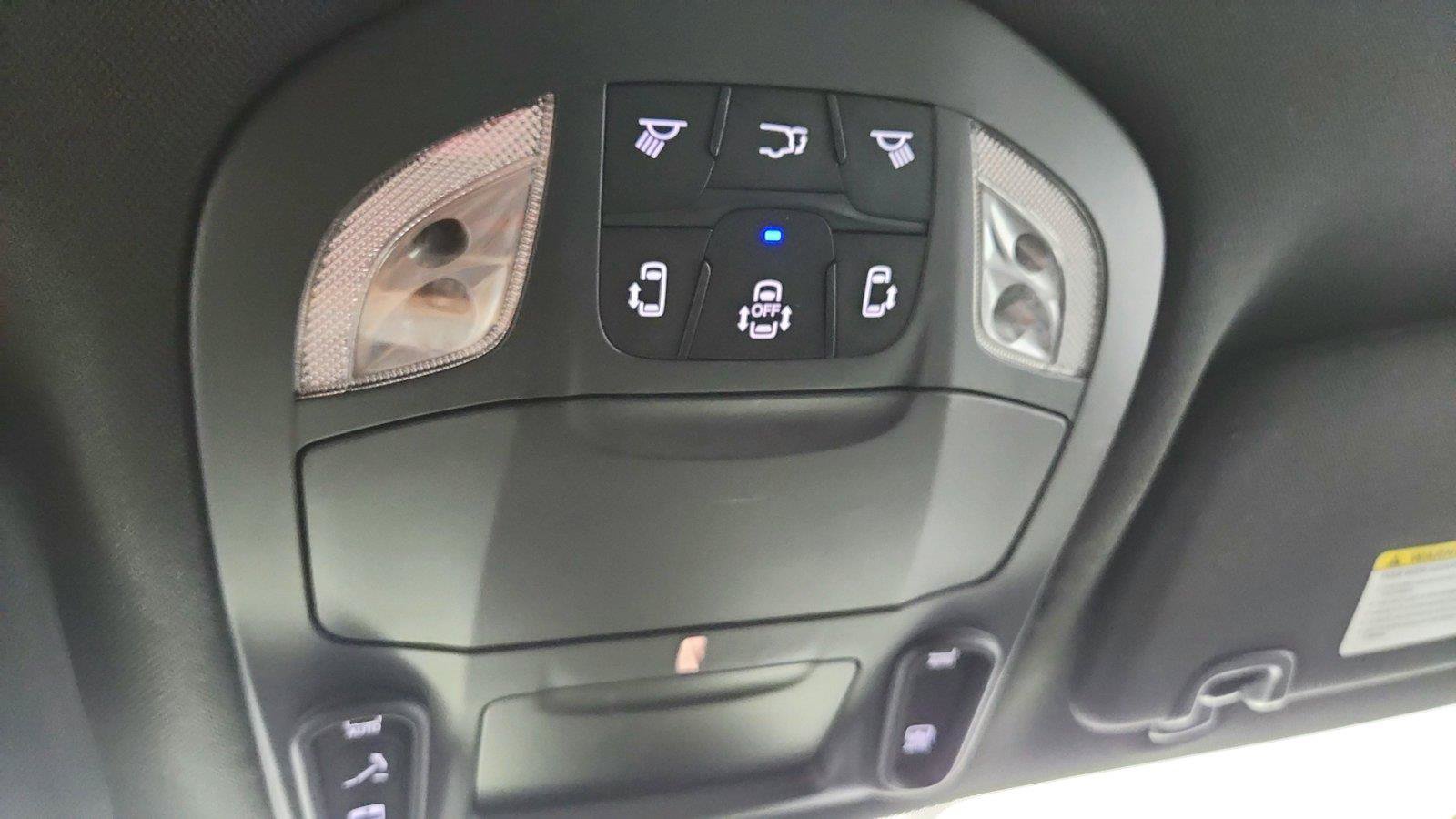 Used 2025 Chrysler Pacifica Limited FWD image 39