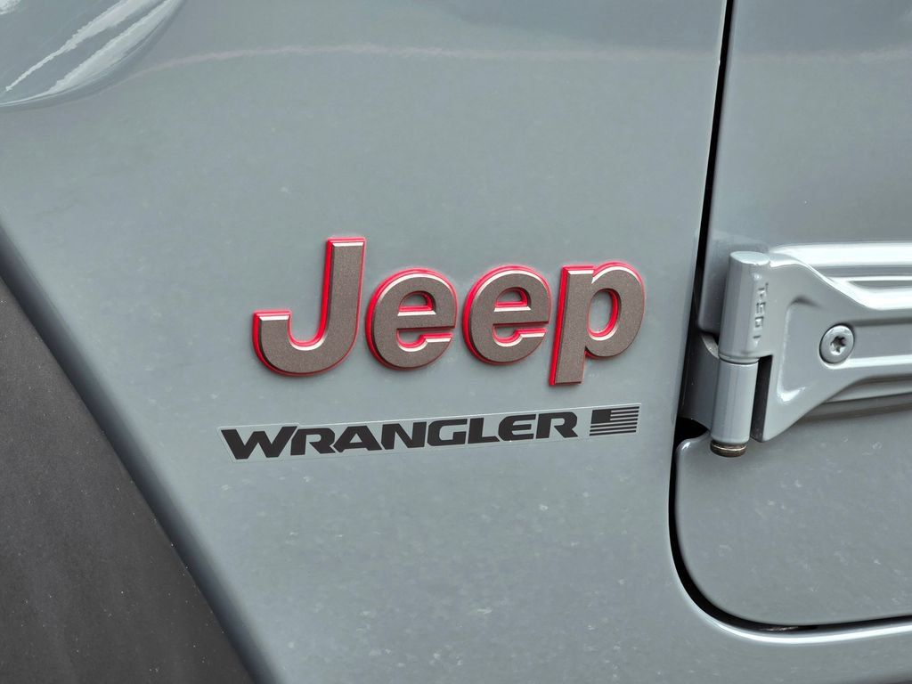 Used 2024 Jeep Wrangler Unlimited Rubicon w/ Convenience Group AWD/4WD image 11