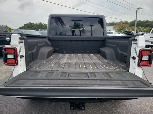 Used 2024 Jeep Gladiator Mojave AWD/4WD image 8