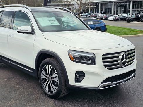 New 2026 Mercedes-Benz GLB 250 4MATIC image 2