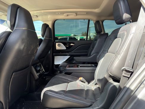 Used 2021 Lincoln Aviator Reserve w/ Equipment Group 210A image 10
