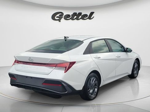 Certified 2024 Hyundai Elantra SEL FWD image 5
