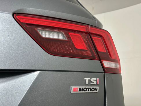 Used 2018 Volkswagen Tiguan S image 4