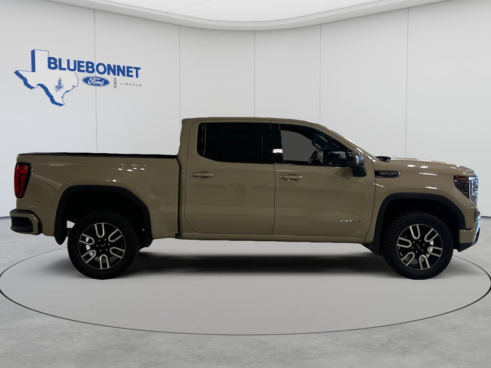 Used 2022 GMC Sierra 1500 AT4 w/ AT4 Premium Package AWD/4WD image 3