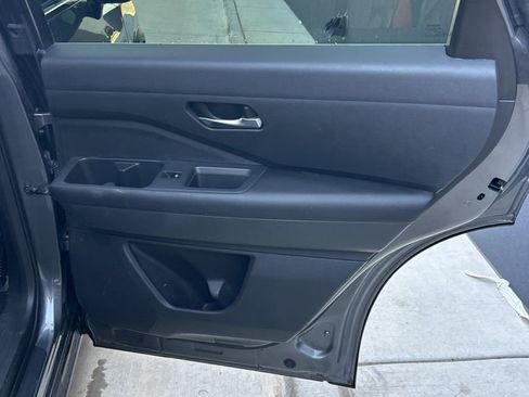 Used 2022 Nissan Pathfinder SV image 13