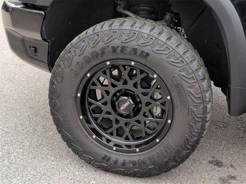 Used 2025 Chevrolet Silverado 1500 ZR2 w/ Technology Package image 29