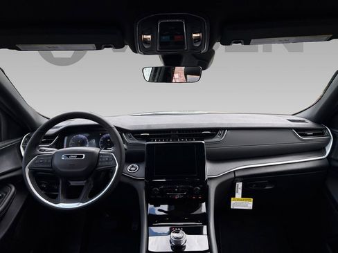 New 2025 Jeep Grand Cherokee Altitude image 3