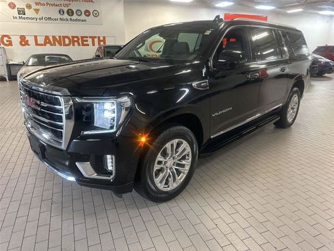 Used 2023 GMC Yukon XL SLT w/ SLT Premium Package AWD/4WD image 7