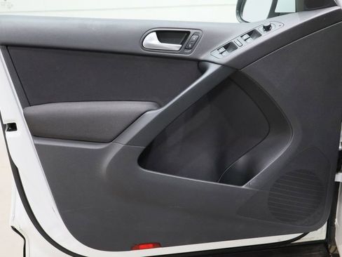 Used 2015 Volkswagen Tiguan S image 19