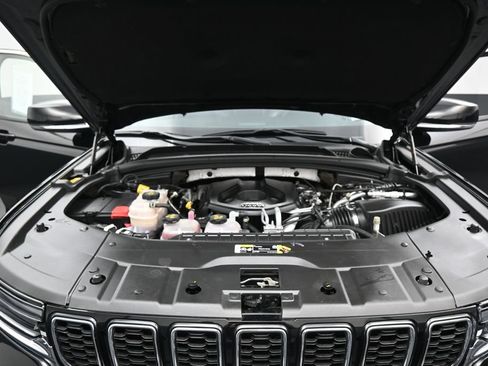 Used 2023 Jeep Grand Cherokee 4WD 4xe image 33