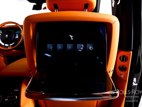 New 2026 Rolls-Royce Cullinan Black Badge image 32