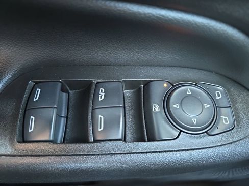 Used 2021 Chevrolet Equinox LT image 29