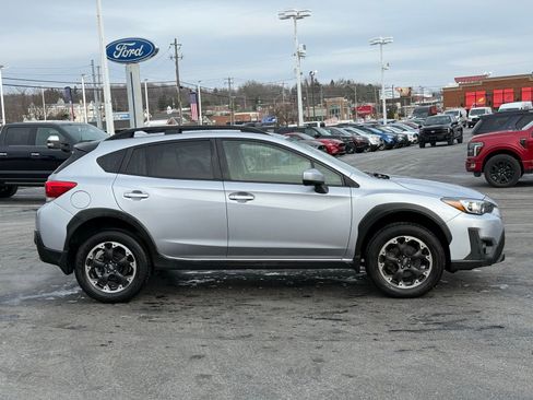 Used 2023 Subaru Crosstrek 2.0i Premium image 2