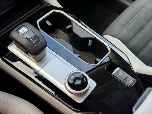 New 2025 Mitsubishi Outlander SE image 30