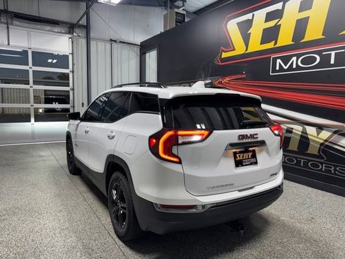 Used 2023 GMC Terrain AT4 AWD/4WD image 14