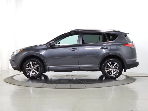 Used 2018 Toyota RAV4 XLE AWD/4WD image 5