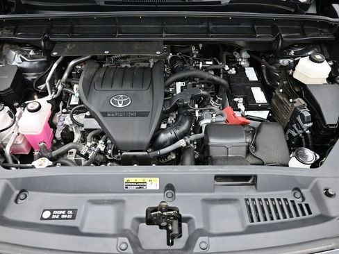 Used 2024 Toyota Highlander XLE AWD/4WD image 15