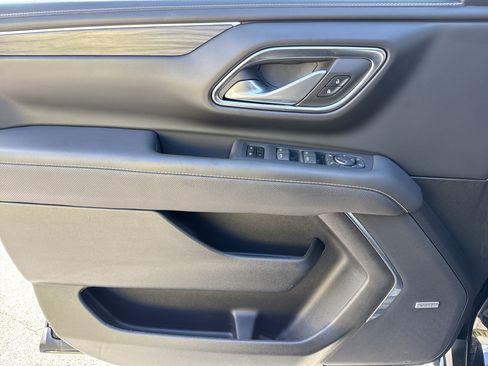 Used 2023 GMC Yukon SLT w/ SLT Premium Package image 14