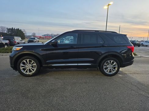 Used 2023 Ford Explorer XLT w/ Equipment Group 202A image 4