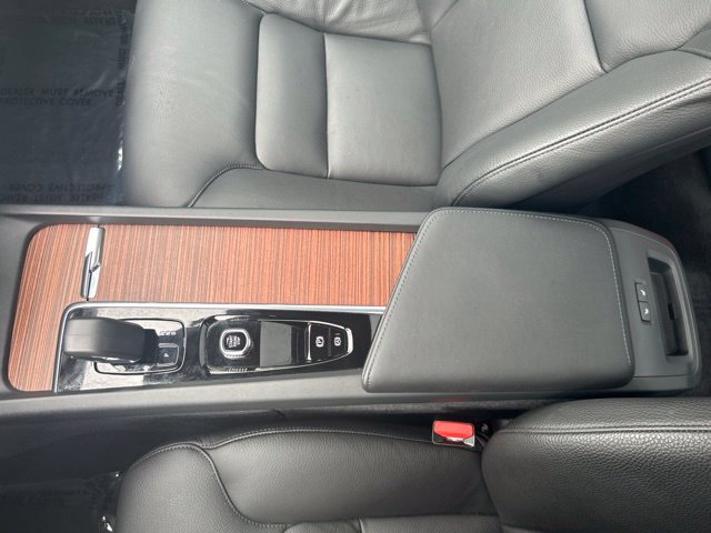 Certified 2025 Volvo S60 B5 Plus AWD/4WD image 28