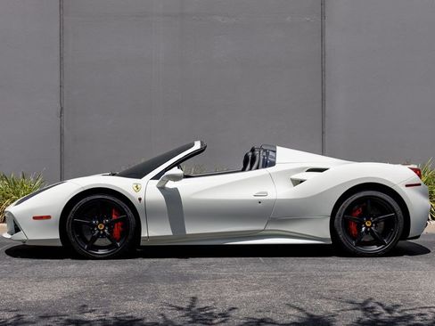 Used 2019 Ferrari 488 Spider RWD image 2
