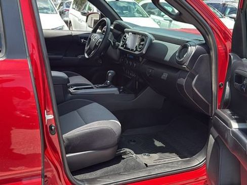 Used 2022 Toyota Tacoma TRD Sport w/ Technology Package RWD image 12